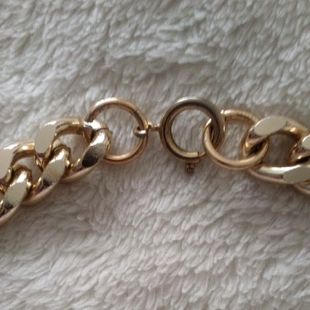 VINTAGE Elegant Gold and White Necklace Set W/ MATCHING CLIP ON EARINGS
